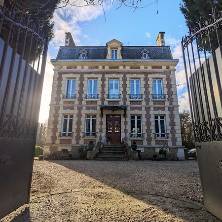 Le Domaine Des Pres Du Hom Bed and Breakfast Bézu-Saint-Éloi Eksteriør billede