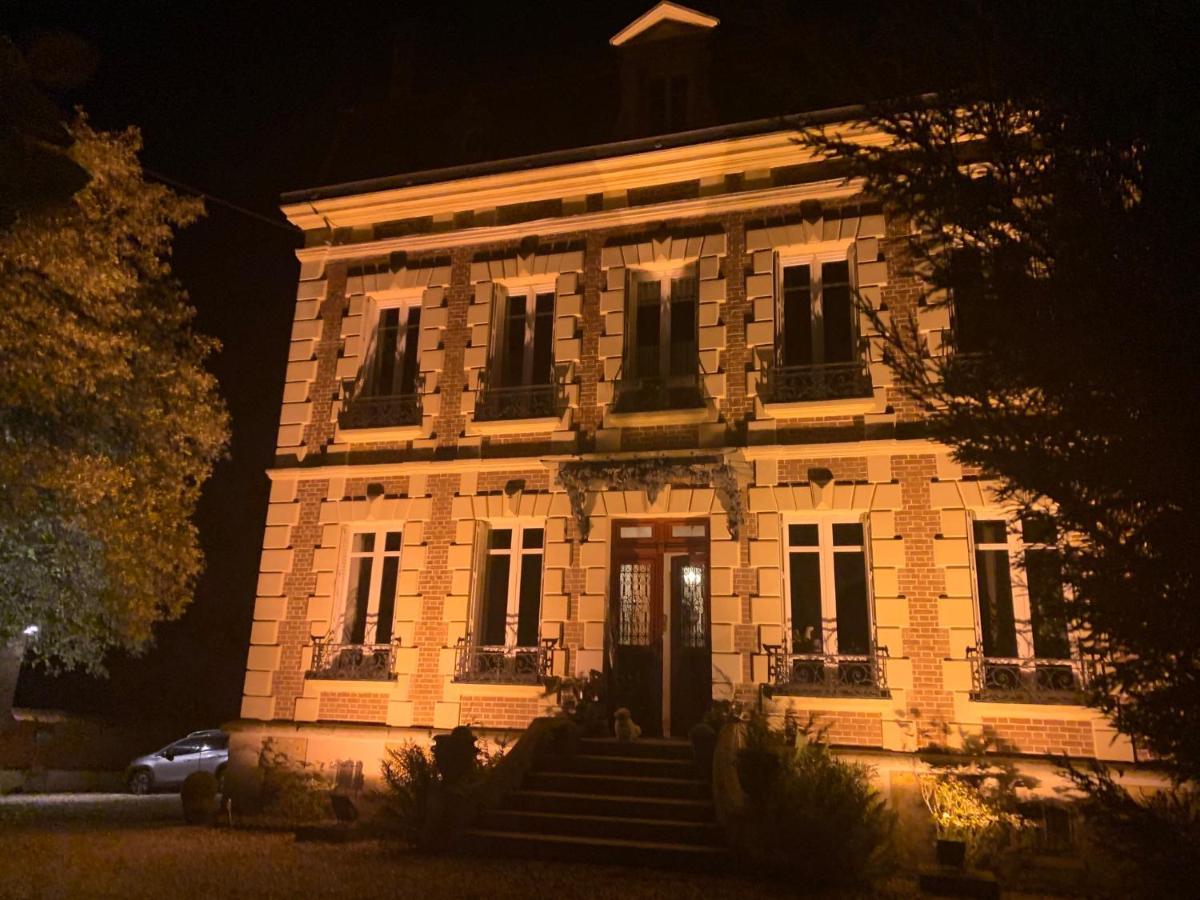 Le Domaine Des Pres Du Hom Bed and Breakfast Bézu-Saint-Éloi Eksteriør billede