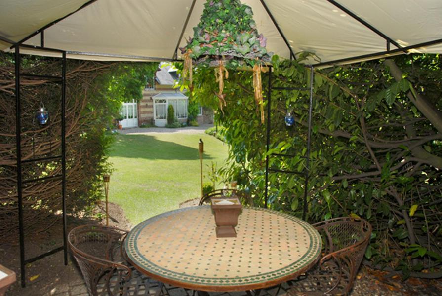 Le Domaine Des Pres Du Hom Bed and Breakfast Bézu-Saint-Éloi Eksteriør billede