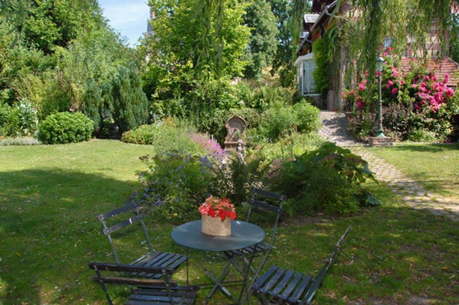 Le Domaine Des Pres Du Hom Bed and Breakfast Bézu-Saint-Éloi Eksteriør billede