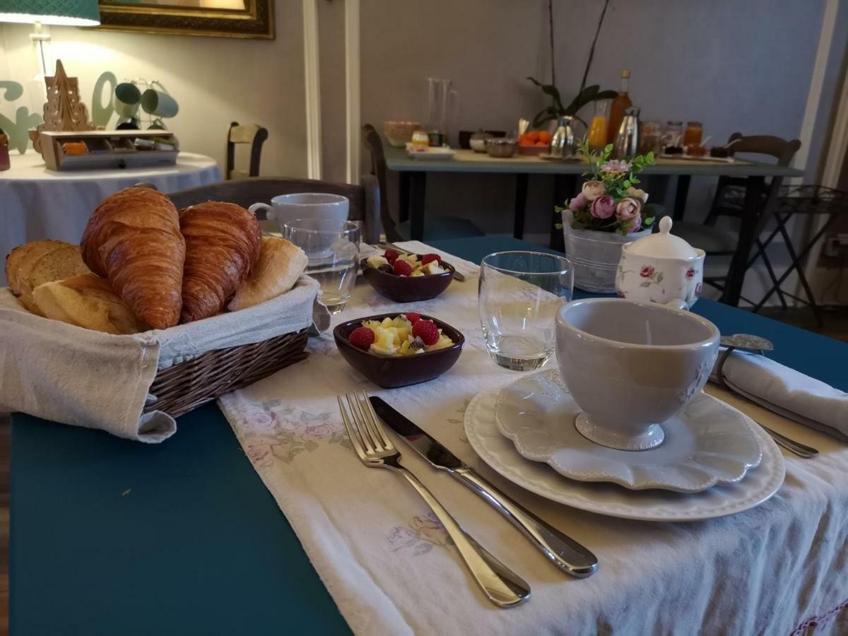 Le Domaine Des Pres Du Hom Bed and Breakfast Bézu-Saint-Éloi Eksteriør billede